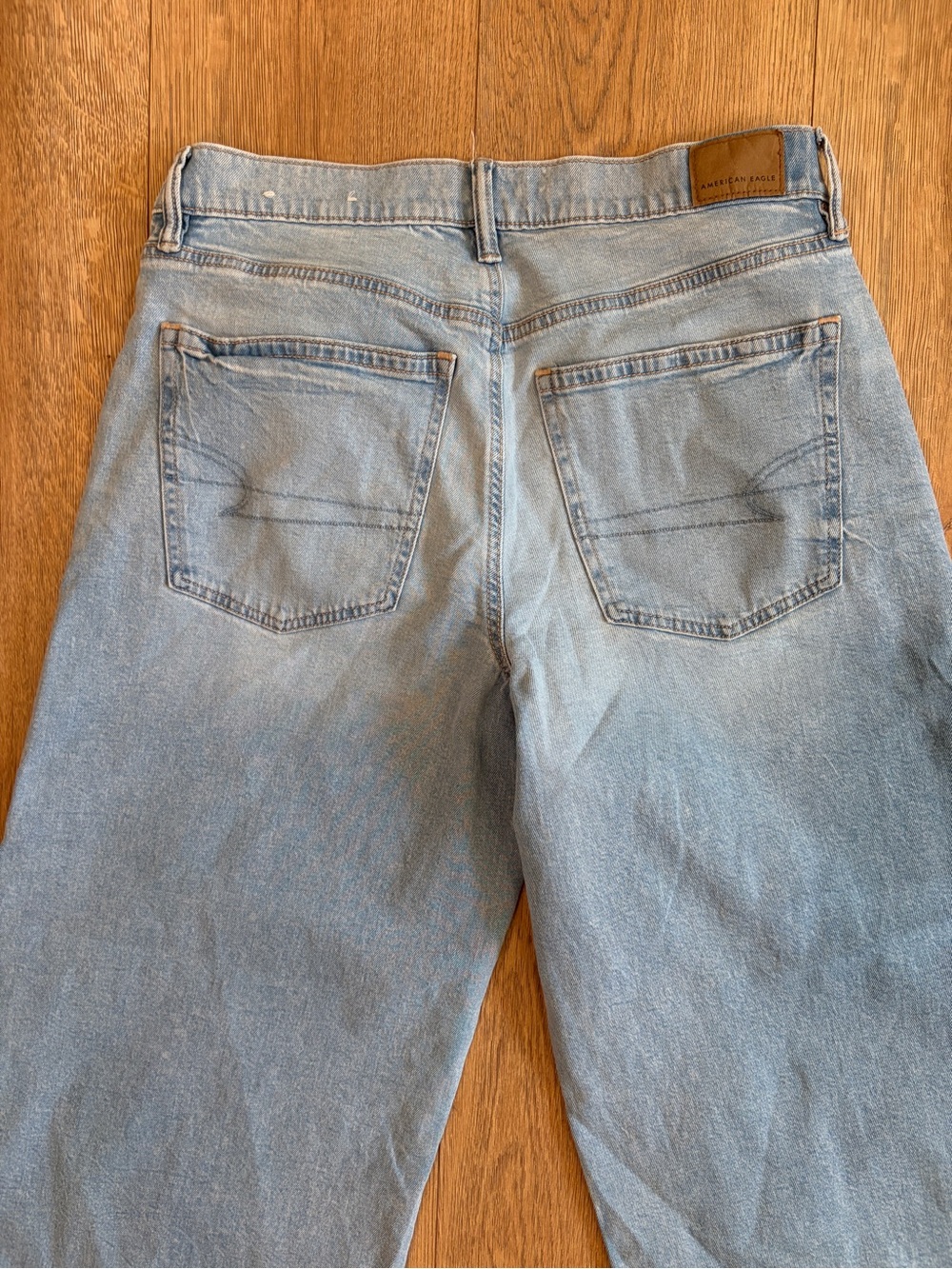 American Eagle Strigid Low-Rise Ultra Wide Leg Jeans Size 4 Light Wash - Picture 5 of 9